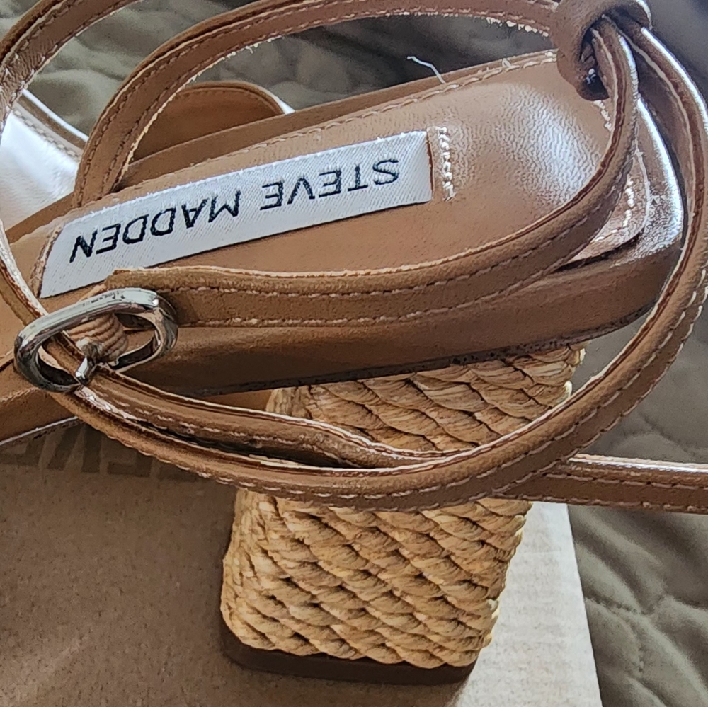 NWOT! Tan Heels with Ratan Detail - Picture 6 of 6